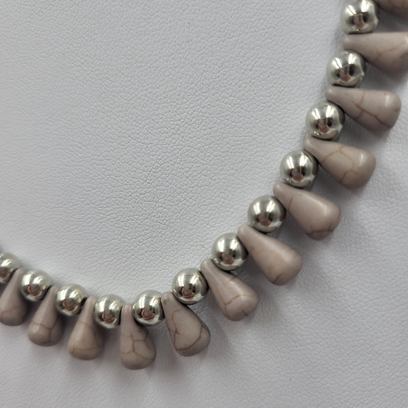 Mauve/Grey Beaded Necklace - Picture 5 of 8